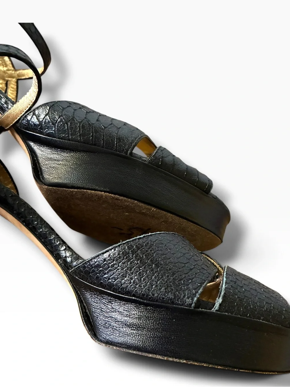 Pollignano Speciali snakeskin platform sandals, front knot, ankle strap. Sz8